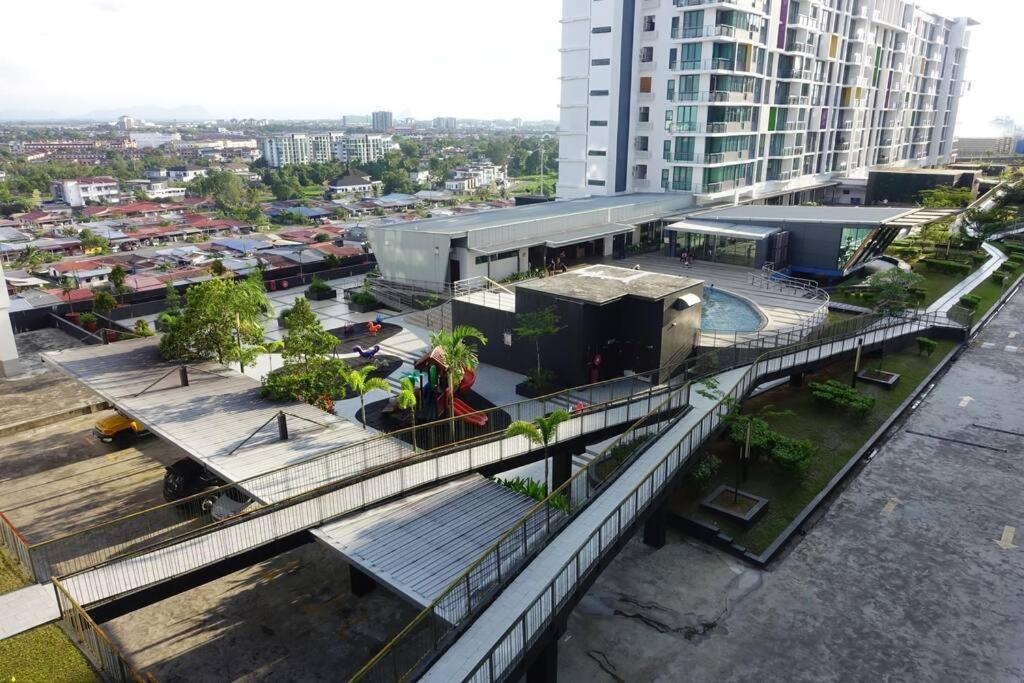 8Pax Cozy Home Stay Jazz Suites 1 Vivacity Kuching Sarawak 3Br Экстерьер фото