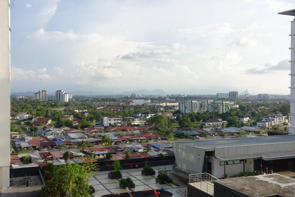 8Pax Cozy Home Stay Jazz Suites 1 Vivacity Kuching Sarawak 3Br Экстерьер фото